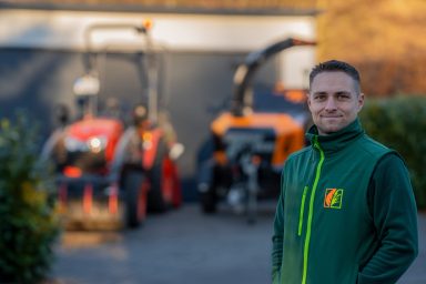 Vermietung von Holzhäcksler und Häckselarbeiten